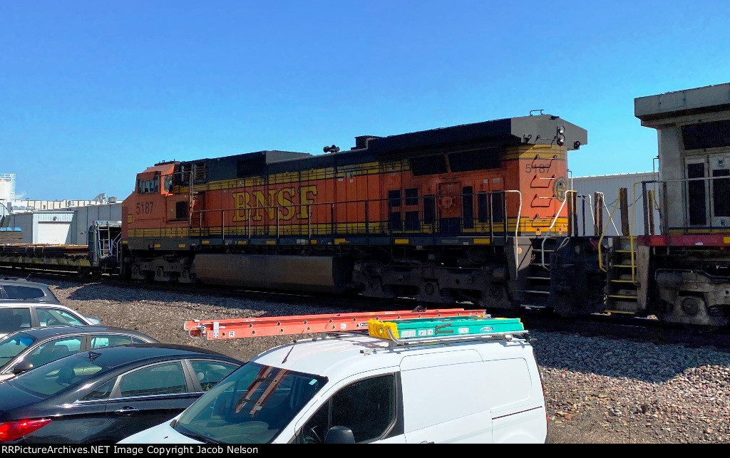 BNSF 5187